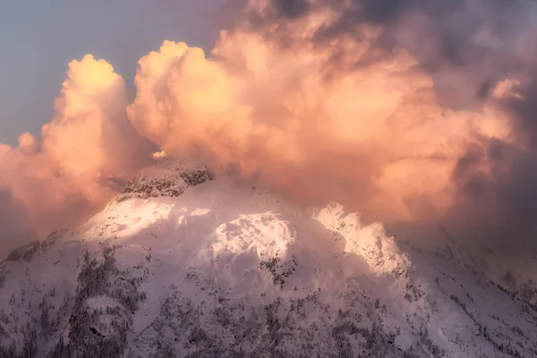 バンクーバー近くの山の峰の美しい空中風景 — ストック写真