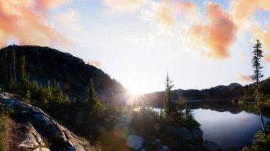 Sinemagraf Devamlı Döngü Animasyonu. Alp Gölü 'nün Panoramik Görünümü