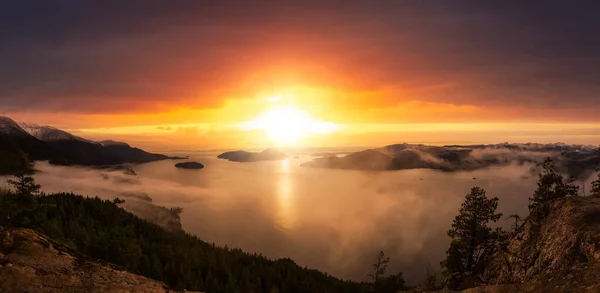 Tunnel Bluffs Hike, in Howe Sound, North of Vancouver, British Columbia, Canada — Stock Photo, Image