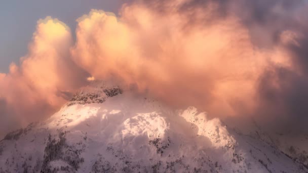 Cinemagraph Continuous Loop Animation. Bela paisagem aérea vista de picos de montanha — Vídeo de Stock