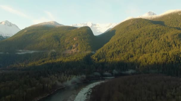 Bella vista panoramica aerea del paesaggio montano canadese — Video Stock