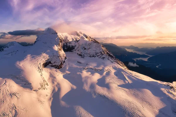 Belle vue aérienne sur les montagnes rocheuses — Photo