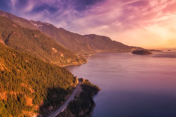 Vzdušný panoramatický výhled na moře na dálnici Sky — Stock fotografie