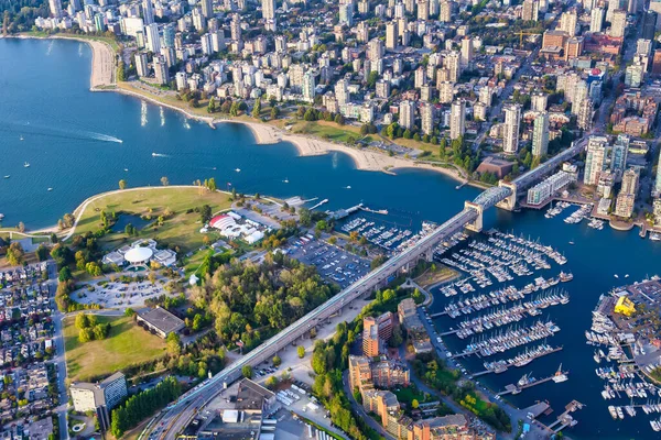 Letecká fotografie False Creek v centru Vancouveru — Stock fotografie