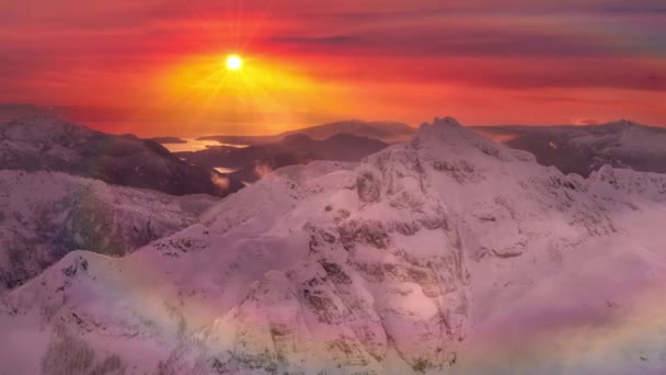 Vacker antenn landskap utsikt över bergstoppar — Stockvideo