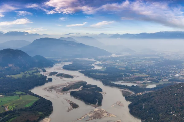 Paisaje aéreo del río Fraser y granjas. — Foto de Stock