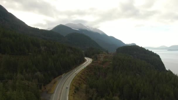 Highway vom Meer zum Himmel im Howe Sound bei Squamish — Stockvideo