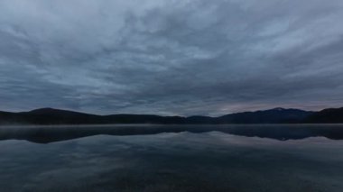 Dramatik Bulutlarla Güzel Sabah Gündoğumu.