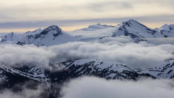 Krásný čas Lapse Pohled na hory Whistler a kanadské přírody — Stock video