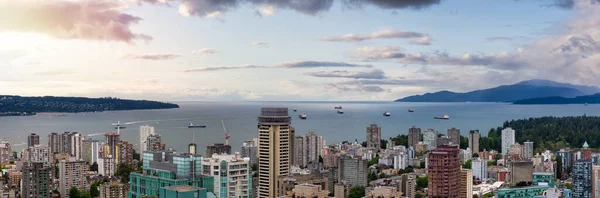 Vista panorâmica aérea da bela cidade moderna do centro da cidade. — Fotografia de Stock