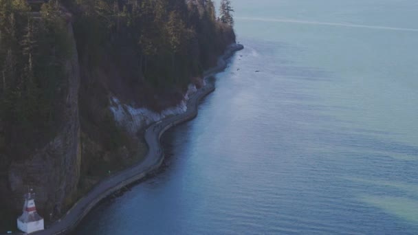 Stanley Park Seawall Path durante o dia ensolarado de inverno — Vídeo de Stock