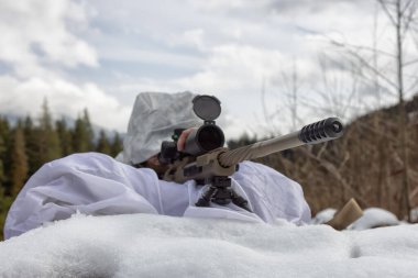 Asker Taktik Üniforması Giyiyor