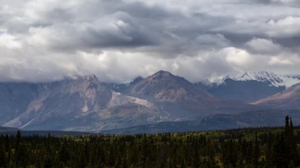 Canadian Rocky Mountain Paisaje Tiempo de caducidad. — Vídeos de Stock