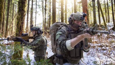 Asker Taktik Üniforması Giyiyor