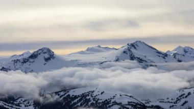 Whistler Dağı ve Kanada Doğa Manzarası 'nın Güzel Zaman Hızı Görünümü