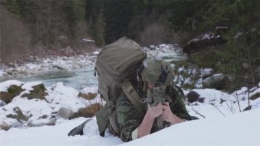 Asker Taktik Üniforması Giyiyor