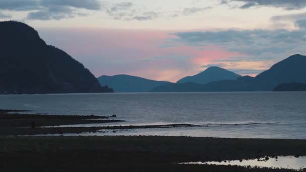 Krásný panoramatický pohled na kanadskou horskou krajinu — Stock video