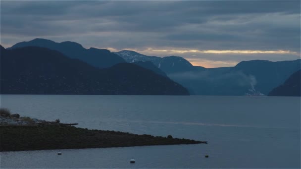 Bela vista panorâmica da paisagem montanhosa canadense — Vídeo de Stock