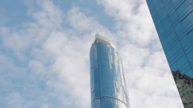 Şehir merkezindeki Modern Yükseliş Binaları Manzarası