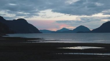 Kanada Dağlarının Güzel Panoramik Manzarası