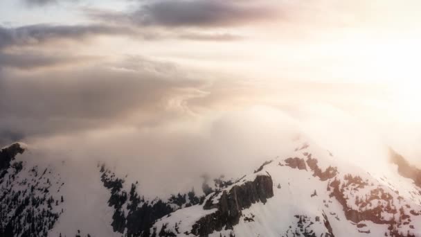 로키 산맥 위에서 하늘을 내려다본 모습. — 비디오