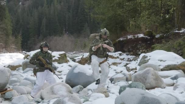 Asker Taktik Üniforması Giyiyor — Stok video