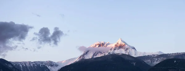 Panoramatický výhled na slavnou horu Garibaldi — Stock fotografie