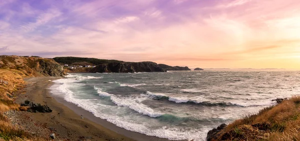 Vista panorámica de una pequeña ciudad en la costa del Océano Atlántico —  Fotos de Stock