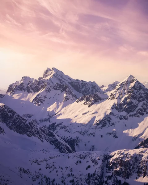 Schneebedeckte kanadische Berglandschaft — Stockfoto