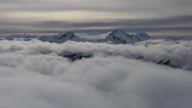 Whistler Dağı ve Kanada Doğa Manzarası 'nın Güzel Zaman Hızı Görünümü