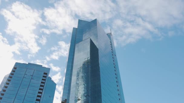 Pemandangan Bangunan Rise Tinggi Modern di Kawasan Pusat Kota — Stok Video