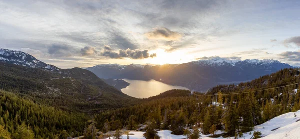 Panoramisch uitzicht op het Canadese natuurlandschap — Stockfoto