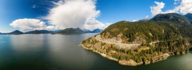 Howe Sound 'daki Gökyüzü Otobanı' nın deniz manzarası