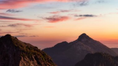 Rocky Dağları 'nın üstünden hava manzarası.