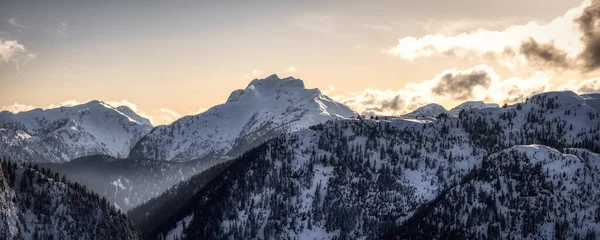 Krajobraz górski Kanady w zimie — Zdjęcie stockowe