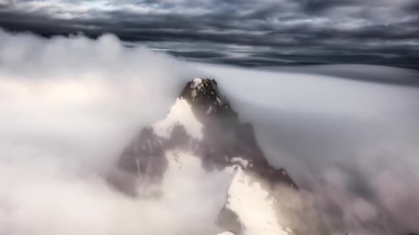 Gyönyörű légi táj kilátás hegycsúcsok — Stock videók