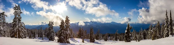 View of Canadian Nature Landscape on top of snow covered mountain — Stock Photo, Image