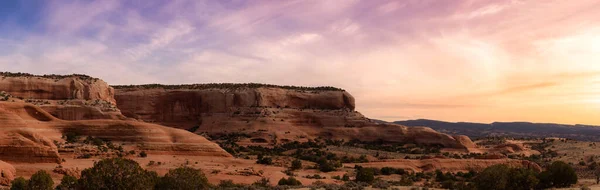 Vista panorámica del paisaje americano de los cañones escénicos de roca roja —  Fotos de Stock