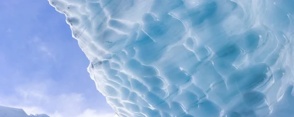 Hermosa vista de la Cueva de Hielo en los Alpes —  Fotos de Stock