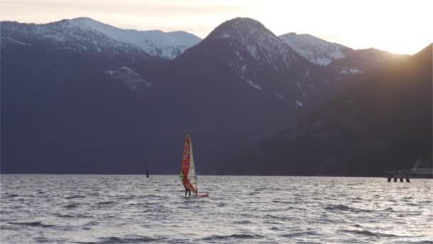 Extrem Sport Äventyr Söker Man Windsuring — Stockvideo