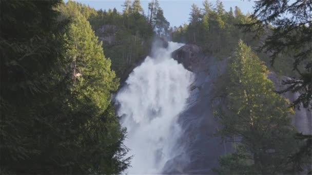 Vista de Shannon Falls e água correndo pelo desfiladeiro — Vídeo de Stock