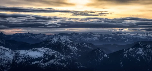 Widok z samolotu Canadian Mountain Landscape — Zdjęcie stockowe
