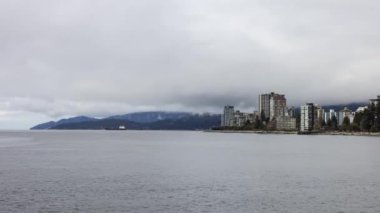 Batı Pasifik Okyanusu kıyısındaki Modern Şehir Binalarının Zaman Hızı