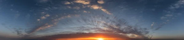 Schöner Panoramablick Auf Bunte Wolkenlandschaft Bei Dramatischem Sonnenuntergang Aufgenommen White — Stockfoto