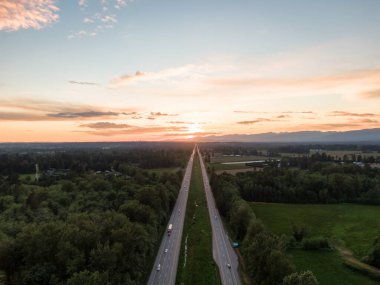 Fraser Vadisi 'ndeki Trans-Canada Otoyolu Hava Panoramik Manzarası