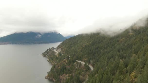 Vista aérea do mar para a Sky Highway em Howe Sound, a norte de Vancouver — Vídeo de Stock