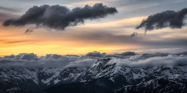 Kanada Dağ Manzarası Uçağı 'ndan Hava Görüntüsü — Stok fotoğraf