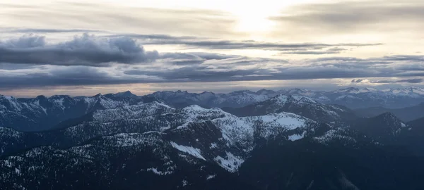 Vista aérea desde el avión de Canadian Mountain Landscape —  Fotos de Stock