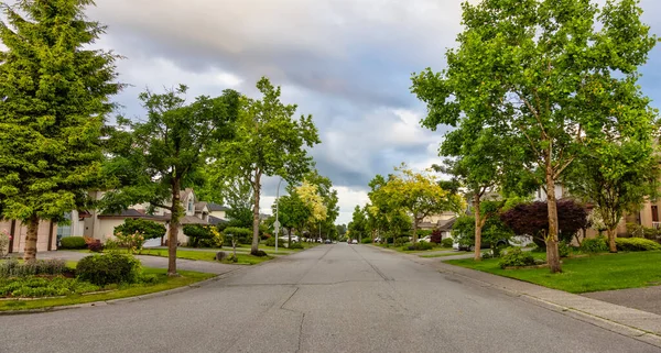 Residencial Bairro Suburban na cidade moderna — Fotografia de Stock