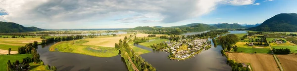 Panoramisch zicht vanuit de lucht op Scenic Road in Fraser Valley — Stockfoto